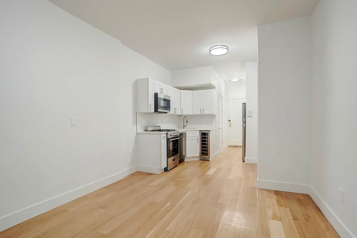 Building Photo - 185 E 3rd St #1C