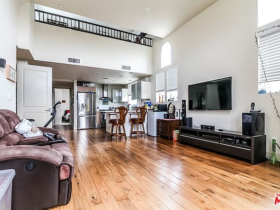 3rd image of 848 S Irolo St #505