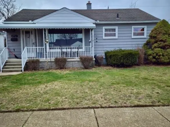 29561 Rosemont St, Roseville, MI 48066