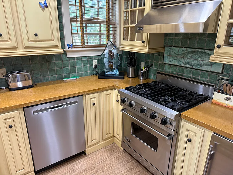 227 Julia St — Photo 14