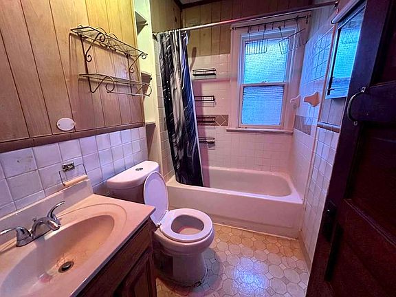 2nd image of 408 Winslow Ave APT 2