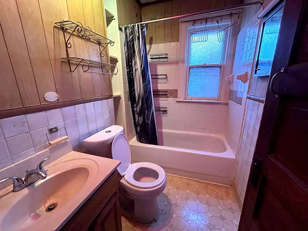 Building Photo - 408 Winslow Ave #2