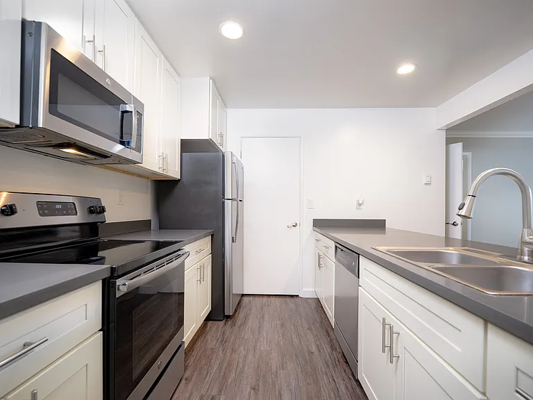 Casanova 740 #3 2BD kitchen