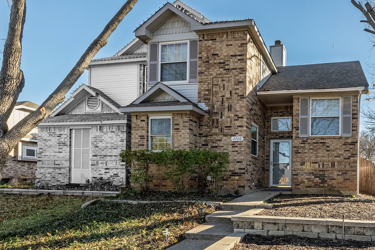 Front exterior of home - 2700 Ansley Ct