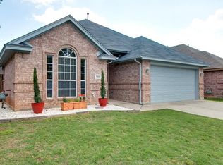 9054 Saranac Trl, Fort Worth, TX 76118