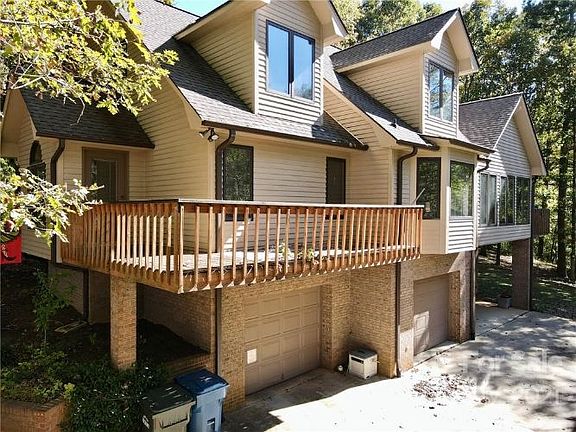 3rd image of 305 31st Ave NW