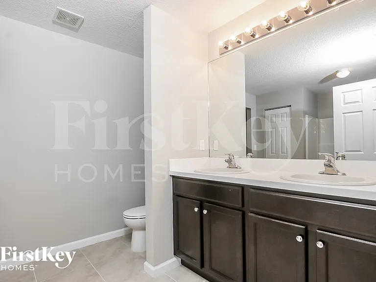 623 SW Homeland Rd — Photo 9