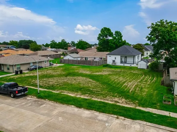 3417 Marietta St, Chalmette, LA 70043