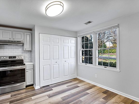 4th image of 9400 Tracey Lynne Cir