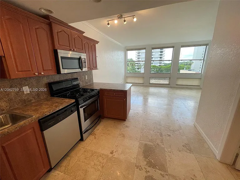 700 Biltmore Way #414 — Photo 11