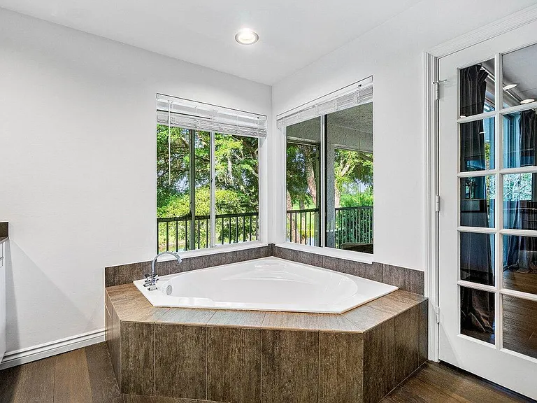 11823 Pebblewood Dr — Photo 17