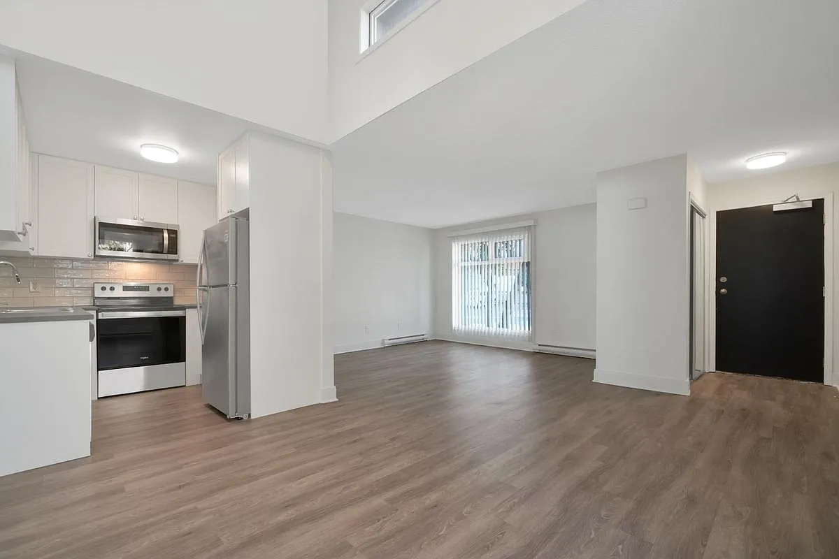 847 Howard Avenue — Photo 4