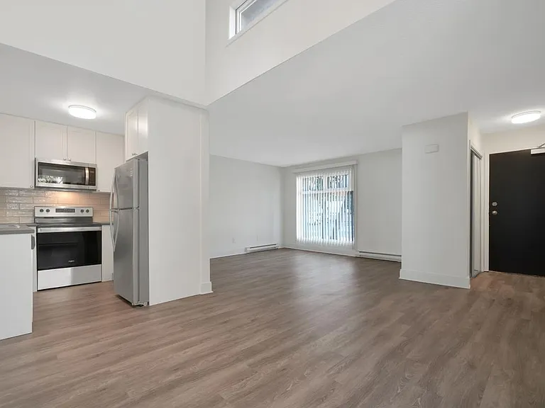 847 Howard Ave #21 — Photo 4