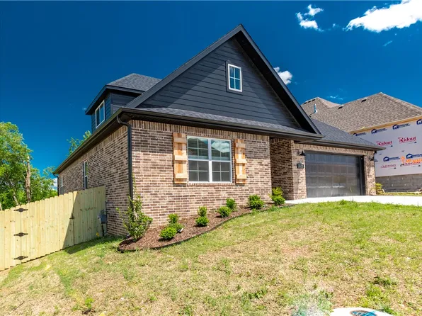 3677 E Greystone Dr, Fayetteville, AR 72764
