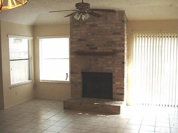 Living W/Fireplace