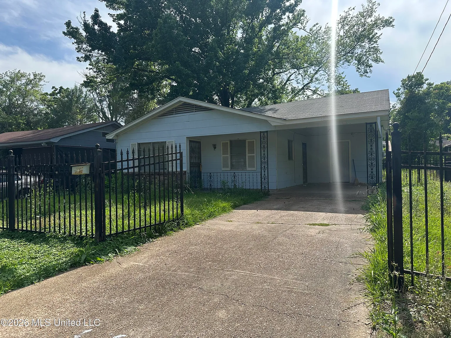 3 bed, 1.0 bath, 2332 sqft, $1,100 — Photo 3