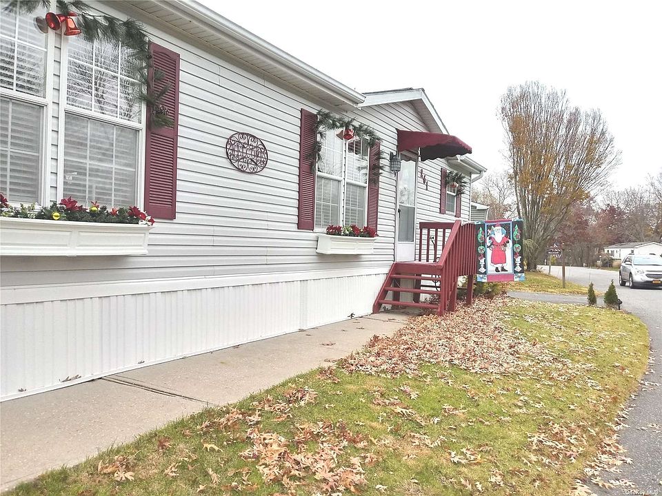 1661261 Old Country Rd, Riverhead, NY 11901 Zillow