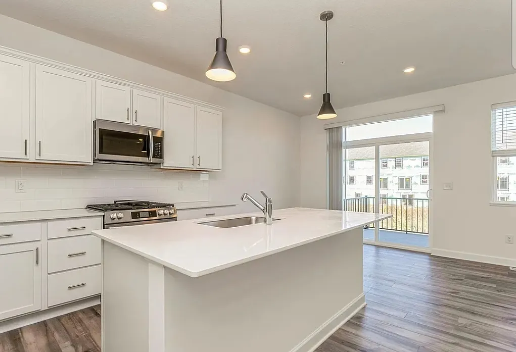 4 bed, 3.5 bath, 2397 sqft, $3,250 — Photo 3