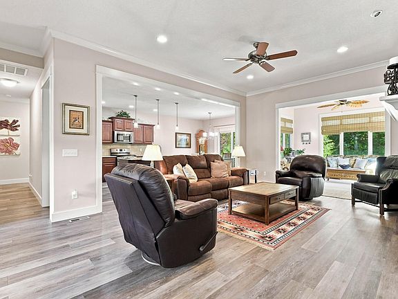 5th image of 10150 Woodland Rdg W