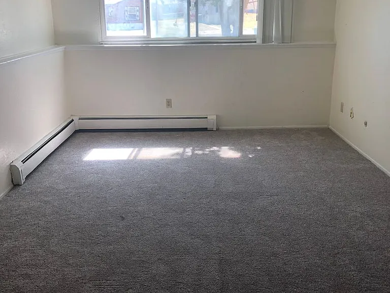 1411 Edinburgh Rd — Photo 4