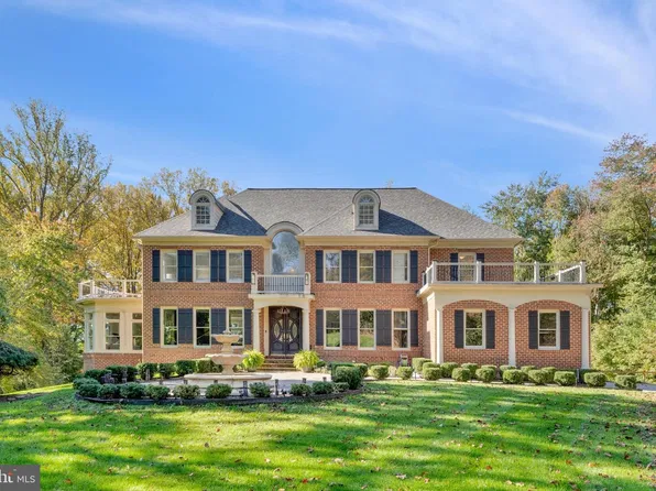 10313 Forest Maple Rd, Vienna, VA 22182
