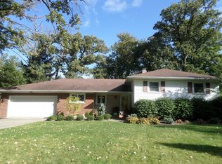 413 Fairview Ave, Crown Point, IN 46307