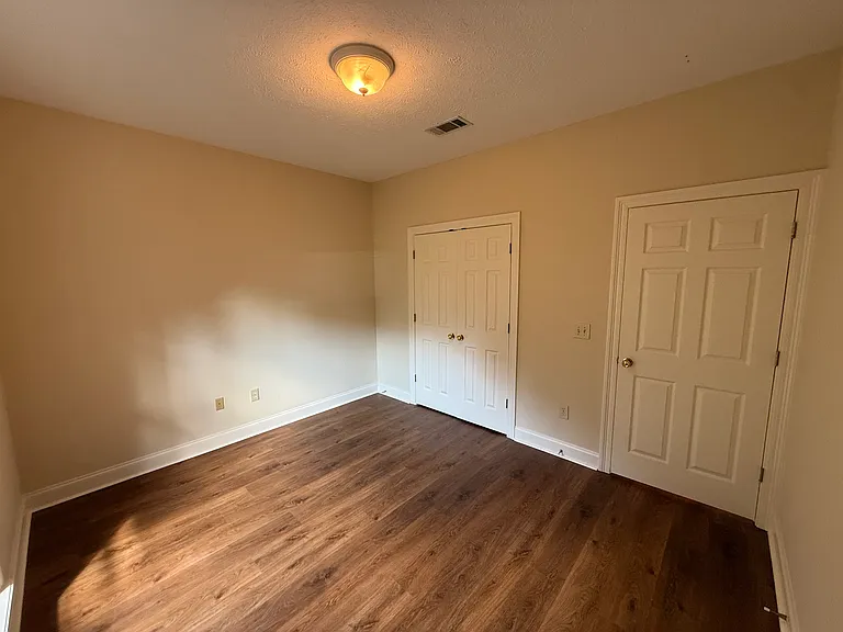 102 Avery Frst — Photo 3