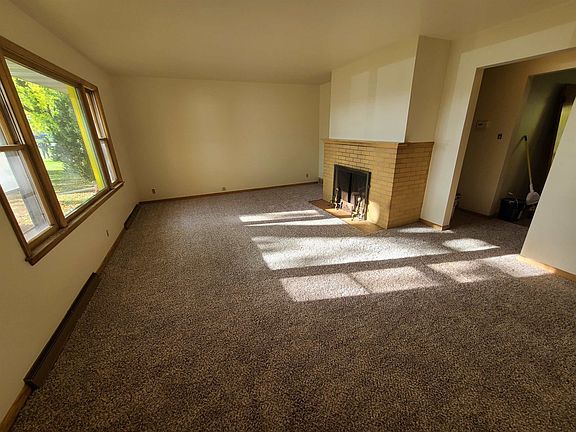 Spacious Living room with new carpet