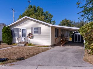 24 Eastlake Dr, Wapakoneta, OH 45895