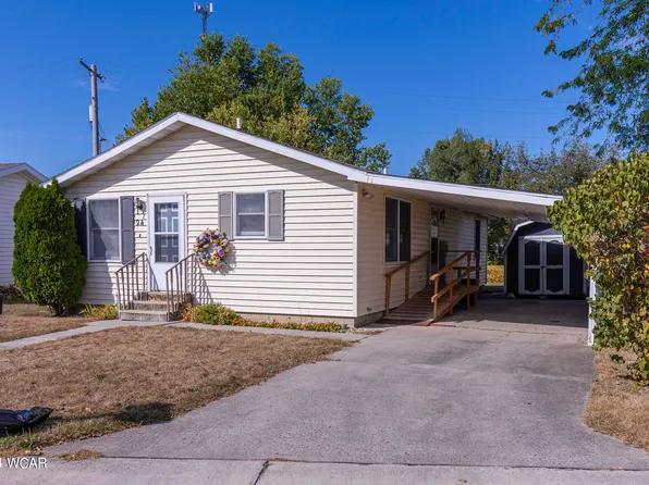 24 Eastlake Dr, Wapakoneta, OH 45895