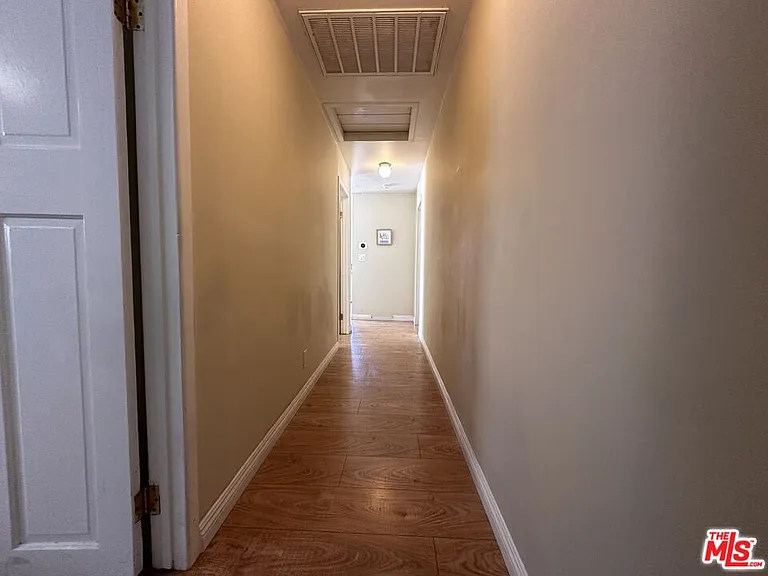 2118 N Marengo Ave — Photo 14