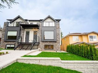 128 Grosvenor Ave N #2, Burnaby, BC V5B 1J2