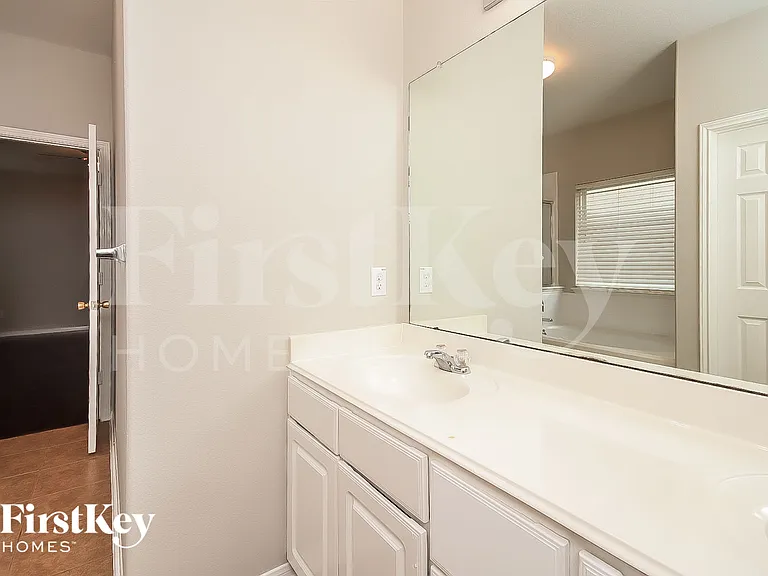 1018 Lamson Ct — Photo 11