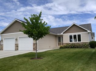 390 Sandridge Trl, Sun Prairie, WI 53590