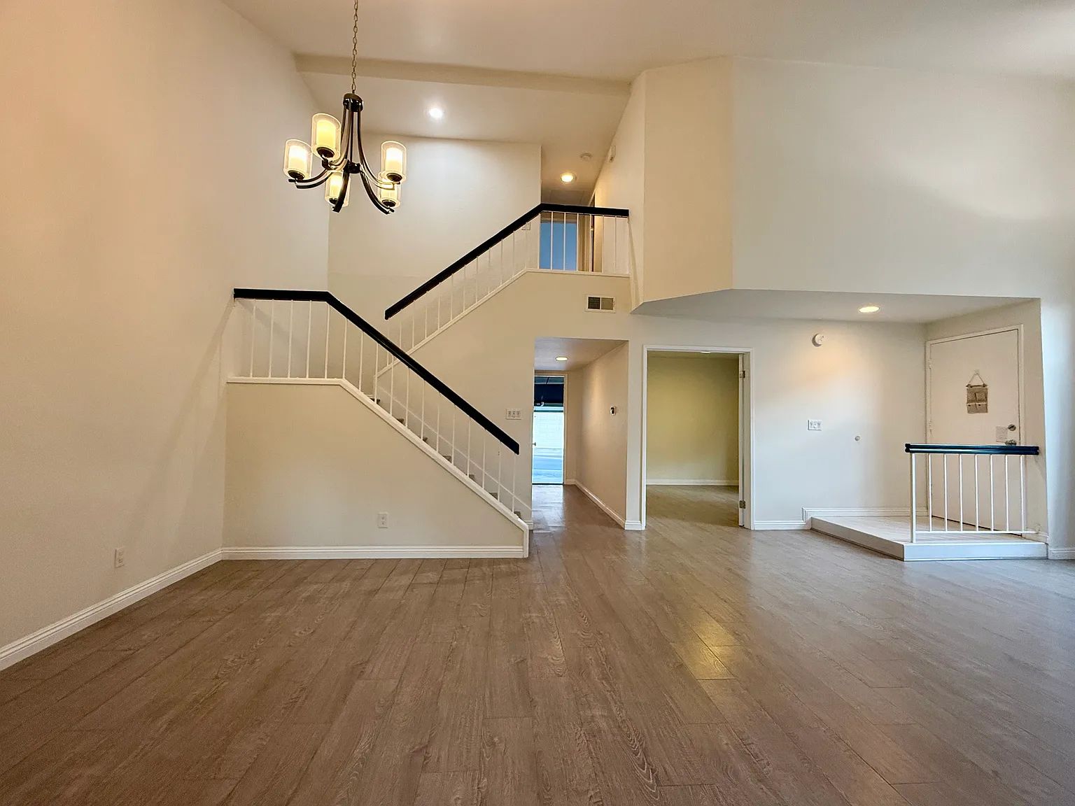 3 bed, 1506 sqft, $3,700 — Photo 4