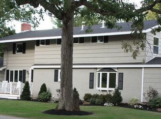 160 Parish Rd, Needham, MA 02494