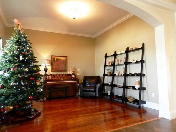 5th image of 212 Western Oaks