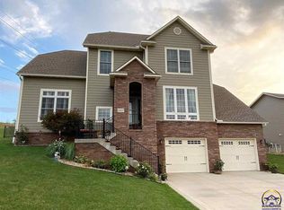2407 Twin Lakes Dr, Emporia, KS 66801