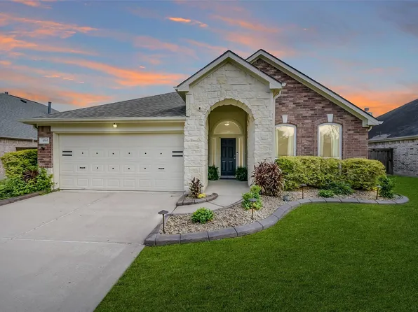 4505 Brazos Bend Dr, Pearland, TX 77584