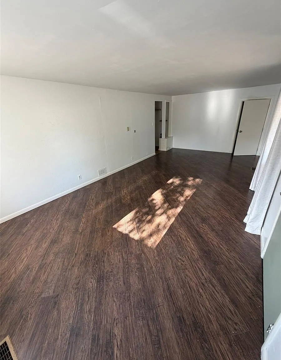 4 bed, 1.0 bath, 1575 sqft, $2,800 — Photo 3