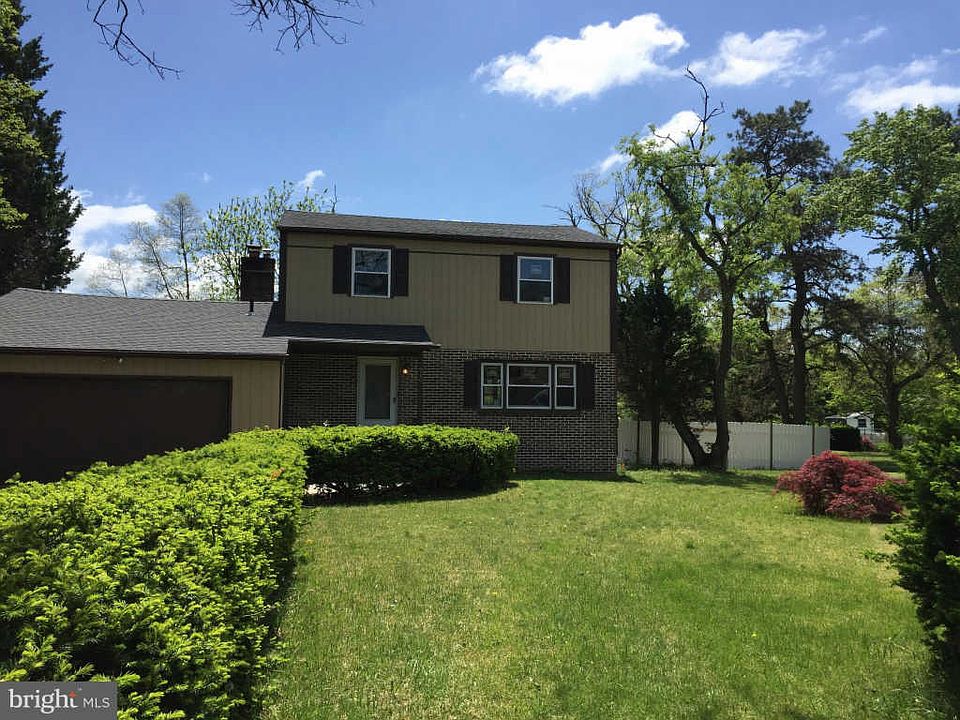 1st image of 910 Hill Ln