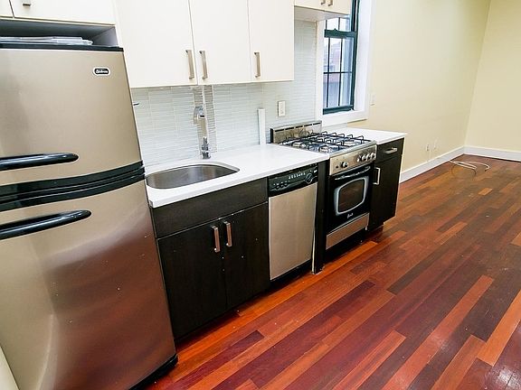 3rd image of 276 Boerum St #2T