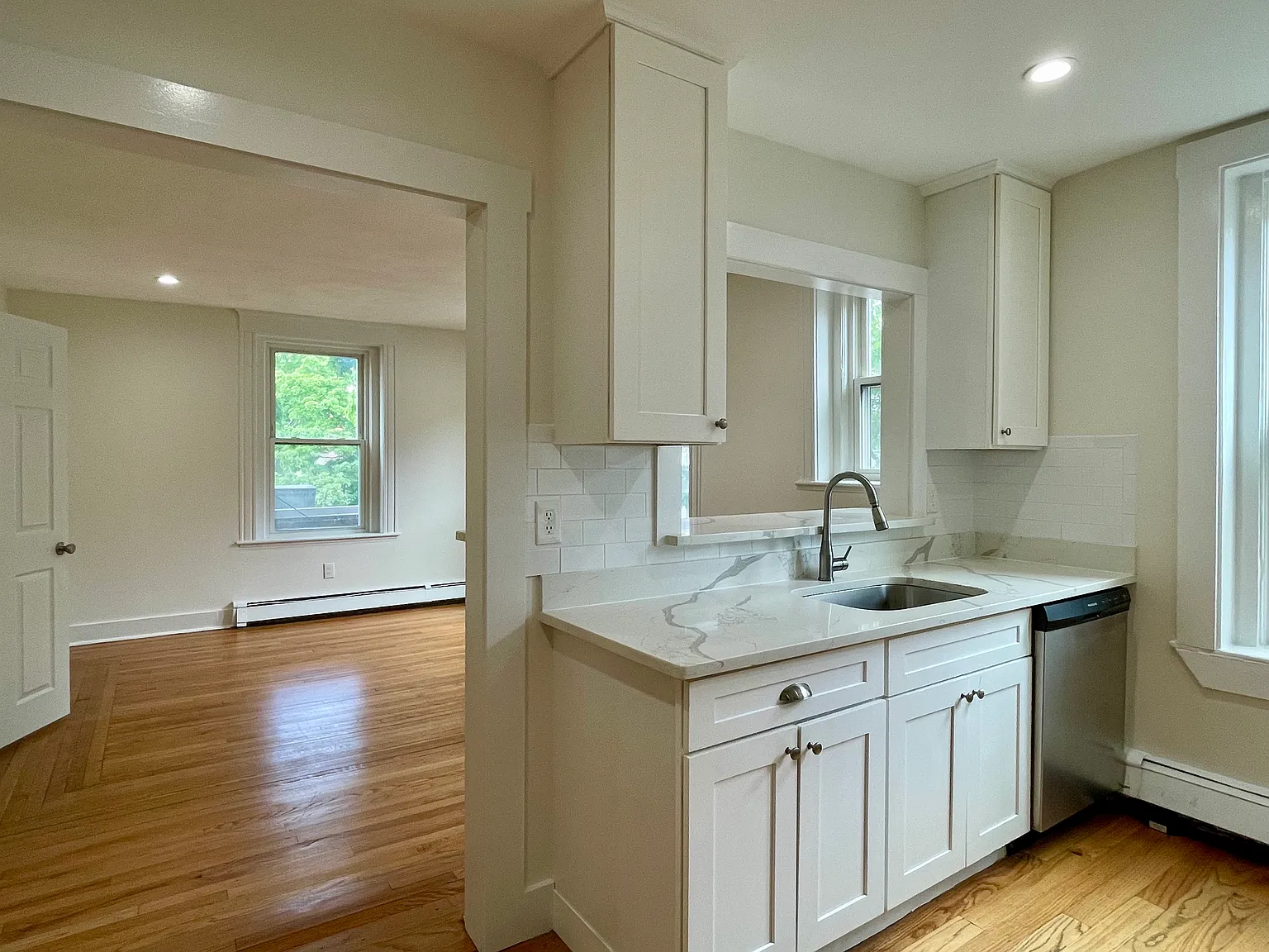 4 bed, 1400 sqft, $3,200 — Photo 3
