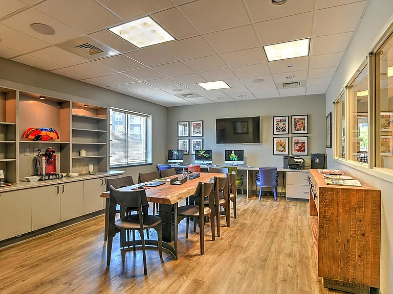 10 Newbridge Apartments — Photo 15