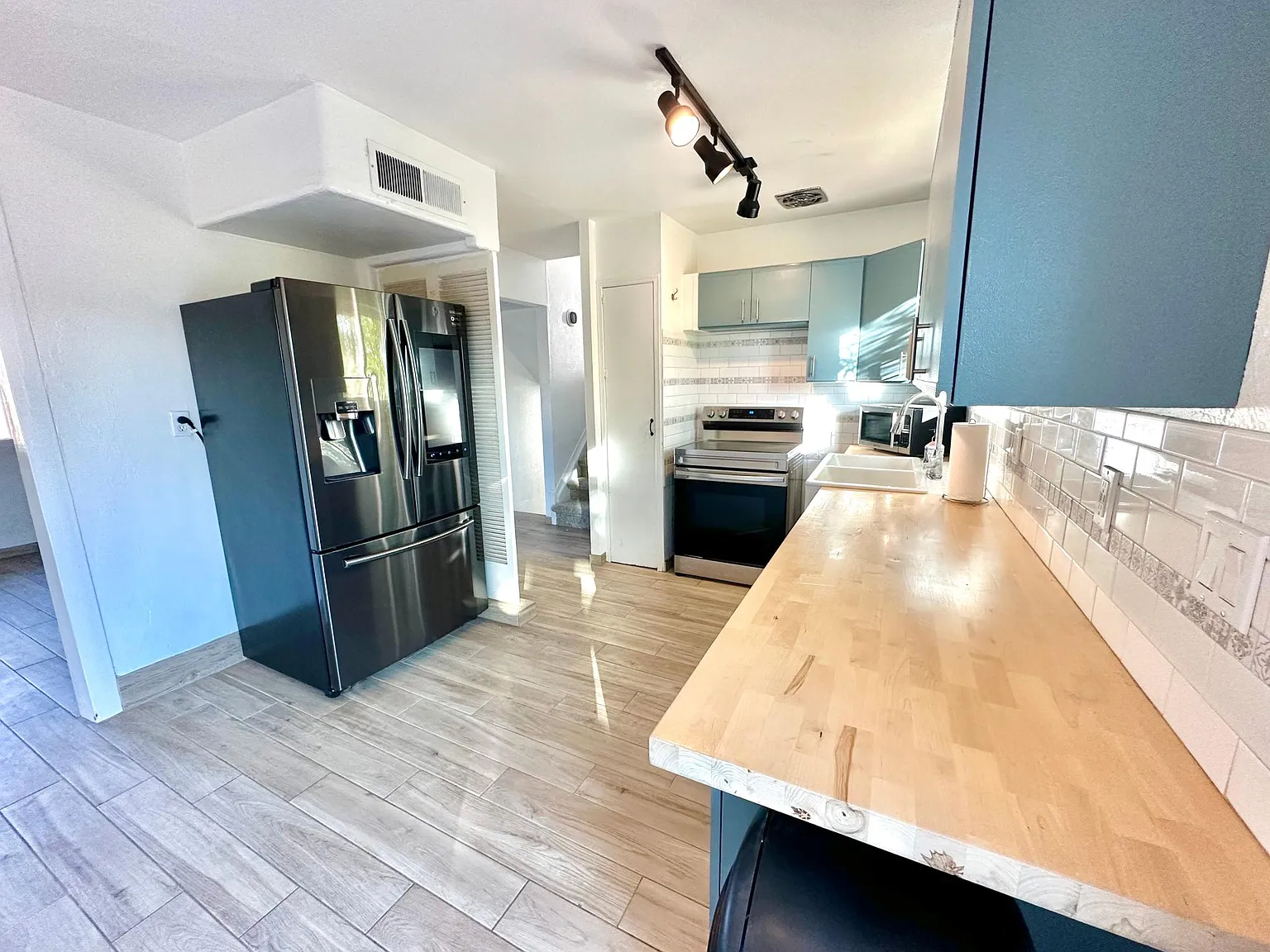 615 E Taylor St — Photo 2