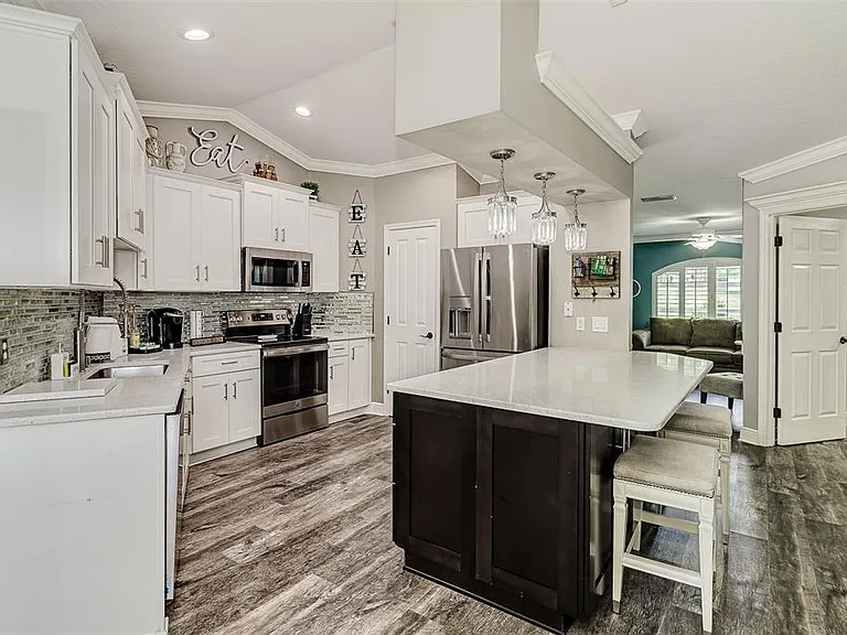 5864 Manchester Dr W — Photo 7