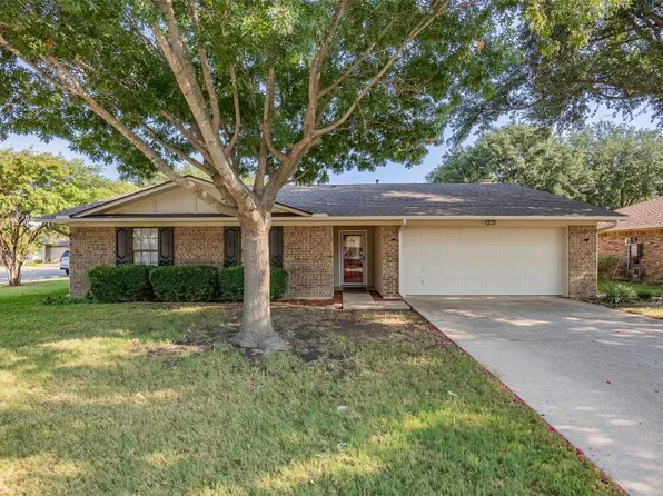 101 Tanglewood Ln, Waxahachie, TX 75165