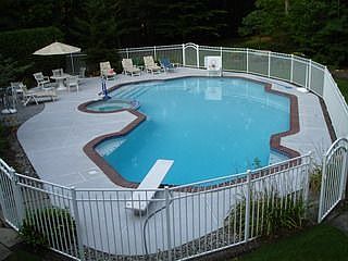 PRIVATE FREEFORM GUNITE POOL