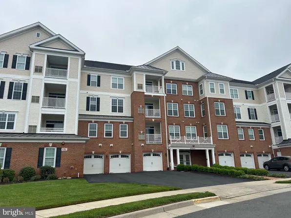 44605 York Crest Ter APT 300, Ashburn, VA 20147