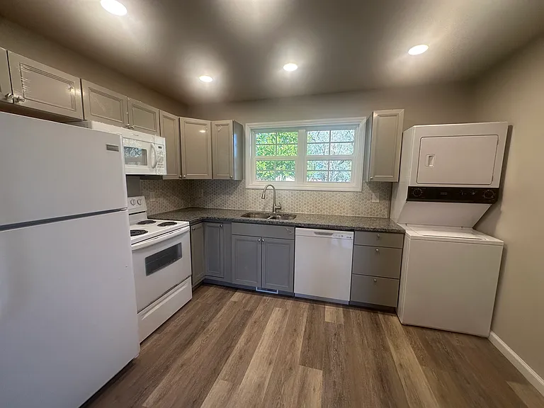 1815 Fargo Dr — Photo 5